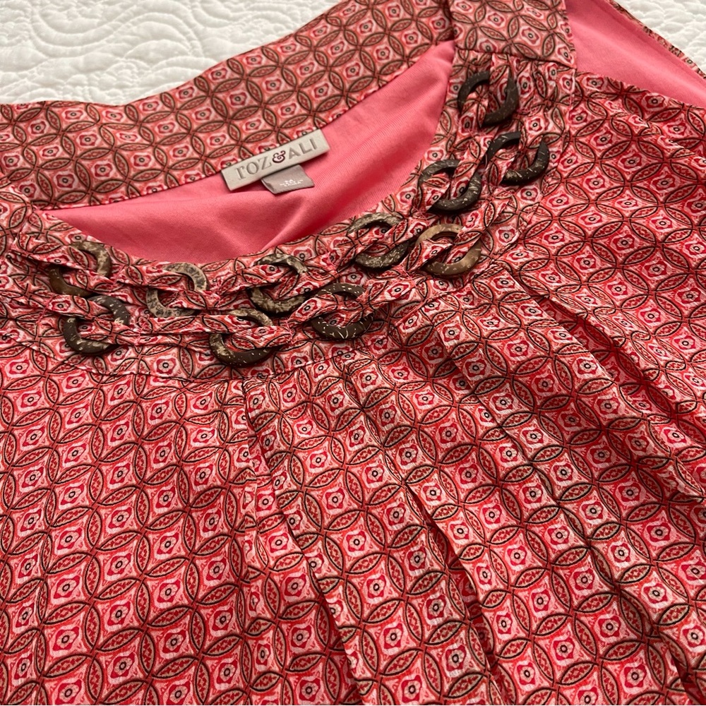 Roz & Ali Top Sleeveless Geometric Print Embellished Neckline Size M - Picture 6 of 14